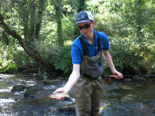 peche de la truite à la mouche, pêche truite mouche bretagne, initiation peche à la mouche, perfectionnement peche a la mouche, guide de peche à la mouche, truite fario sauvage, jean-baptiste vidal guide de peche a la mouche, enjoy fishing