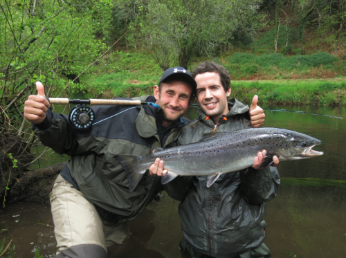 histoire de pêche, gros saumon à la mouche, gros saumon breton, saumon 12 livres à la mouche, saumon en Bretagne à la mouche, gros saumon, jean-baptiste vidal Moniteur-Guide de pêche, Enjoy Fishing