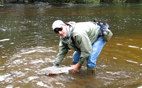 pêche du saumon à la mouche, réglementation Bretagne, saumon en Bretagne, saumon à la mouche, guide de pêche au saumon en Bretagne, guide de pêche à la mouche au saumon, Jean-Baptiste Vidal Guide de pêche au saumon