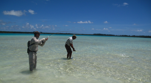 histoire de pêche,énorme bonefish à la mouche,bonefish de nouvelle calédonie,beonfish trophée,gros bonefish,jean-baptiste vidal moniteur-guide de pêche,enjoy fishing